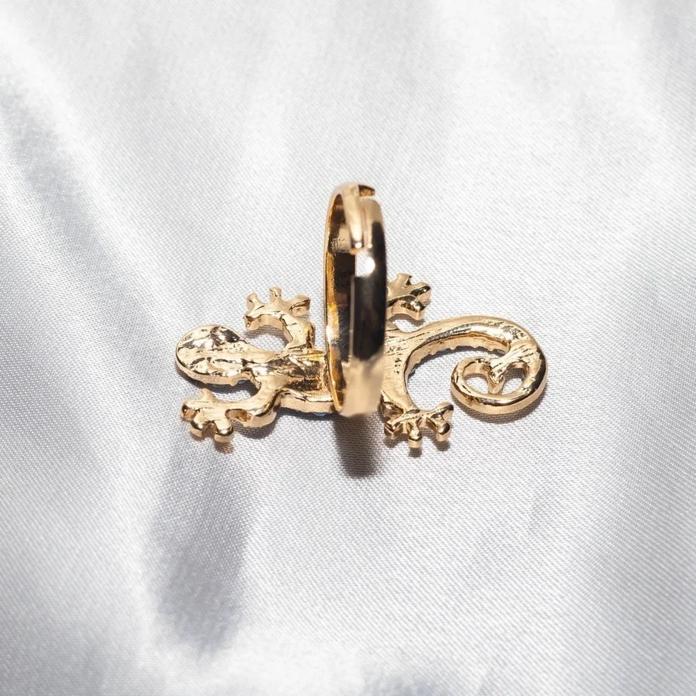 ✨Modcloth Leia Blue Rhinestone Lizard Ring